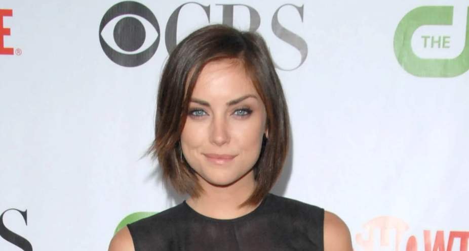 Critical Reception and Performance Analysis of Jessica Stroups AI Work